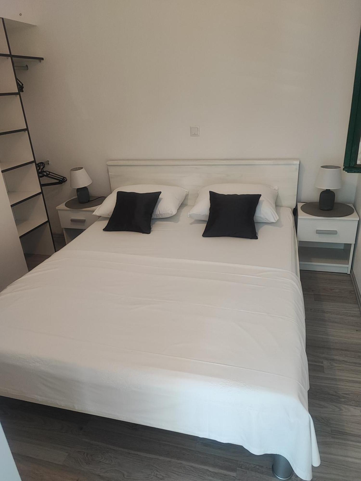 Apartment Mari Ostrvica Esterno foto